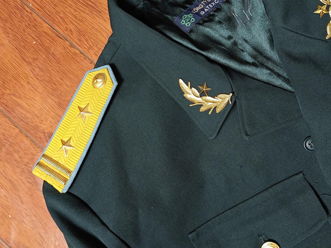 RimeNova韵星2025军品类夏季拍卖会-- RimeNova 2025 Summer Militaria Sale 越南社会主义共和国k17中校空军制服全套+三级劳动勋章