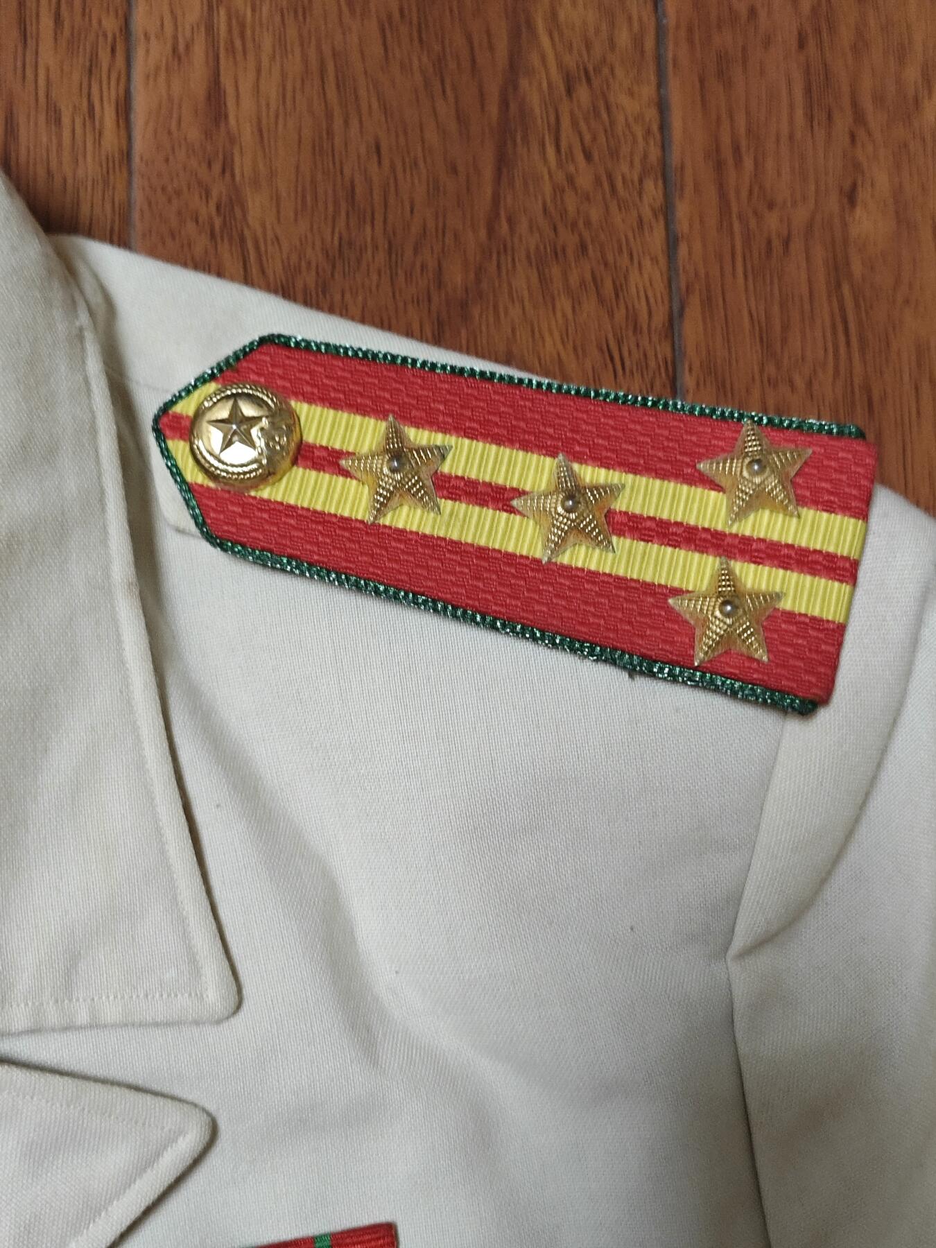 RimeNova韵星2025军品类夏季拍卖会-- RimeNova 2025 Summer Militaria Sale 越南国安大校制服全套，带保卫祖国安宁奖章