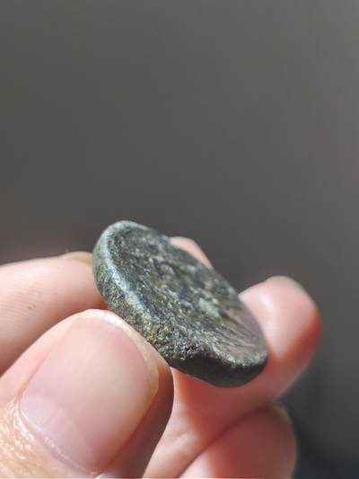 僭主希伦二世大铜币，AE27.打制于公元前275-215年，直径约27mm，面值一希米拉特，约合三分之一德拉克马。 正面为希伦二世束发面左头像，背面为一身着披风戴尖帽的骑士形象，面右持长矛。古希腊西西里岛叙拉古城，国王希伦二世，公元前275-前215年，AE27铜币。17.5克，26mm