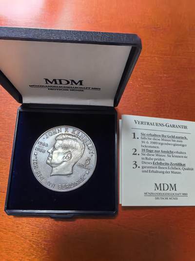 长老汇蛇年精选第二十八场拍卖 1988纽埃肯尼迪遇刺25周年纪念5元镍币，盒证全，伦敦pobjoy造币厂