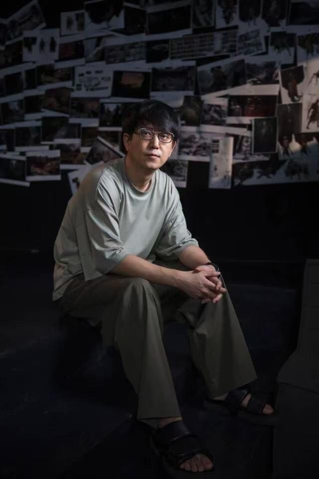 零元拍：老让上重磅，多重算重磅？！灵根育孕源流出，心性修持大道生。《黑神话：悟空》美术总监杨奇；制作人冯骥；陕北说书传承人，最经典的《黄风起兮》创作者熊竹英老师；指挥家李伯威老师；作曲家李佳骐老师；翟锦彦老师等十位大咖亲签《黑神话：悟空》游戏音乐精选专辑双彩胶LP！