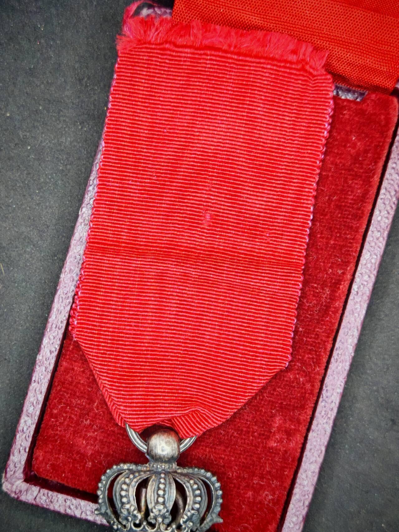 凯旋世界勋赏（第17期）（欢迎送拍）（对拍品有疑问请询问客服，不接受到手刀，出价默认拍品品相。请认真阅读拍卖规则！出价默认已认可！）（收到货请录制开箱视频，无视频概不处理问题。） 法国七月王朝荣誉军团勋章银制核心金制（打银标皇冠有珐琅点缀）