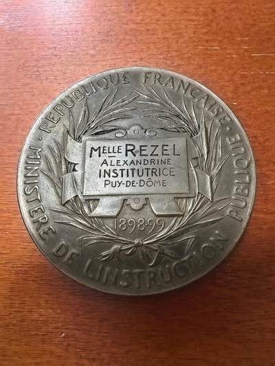 长老汇蛇年精选第二十八场拍卖 1898-99法国教育部初级教育铜章，66.67克，50MM，雕刻大师罗缇的作品，原盒，边有铜标