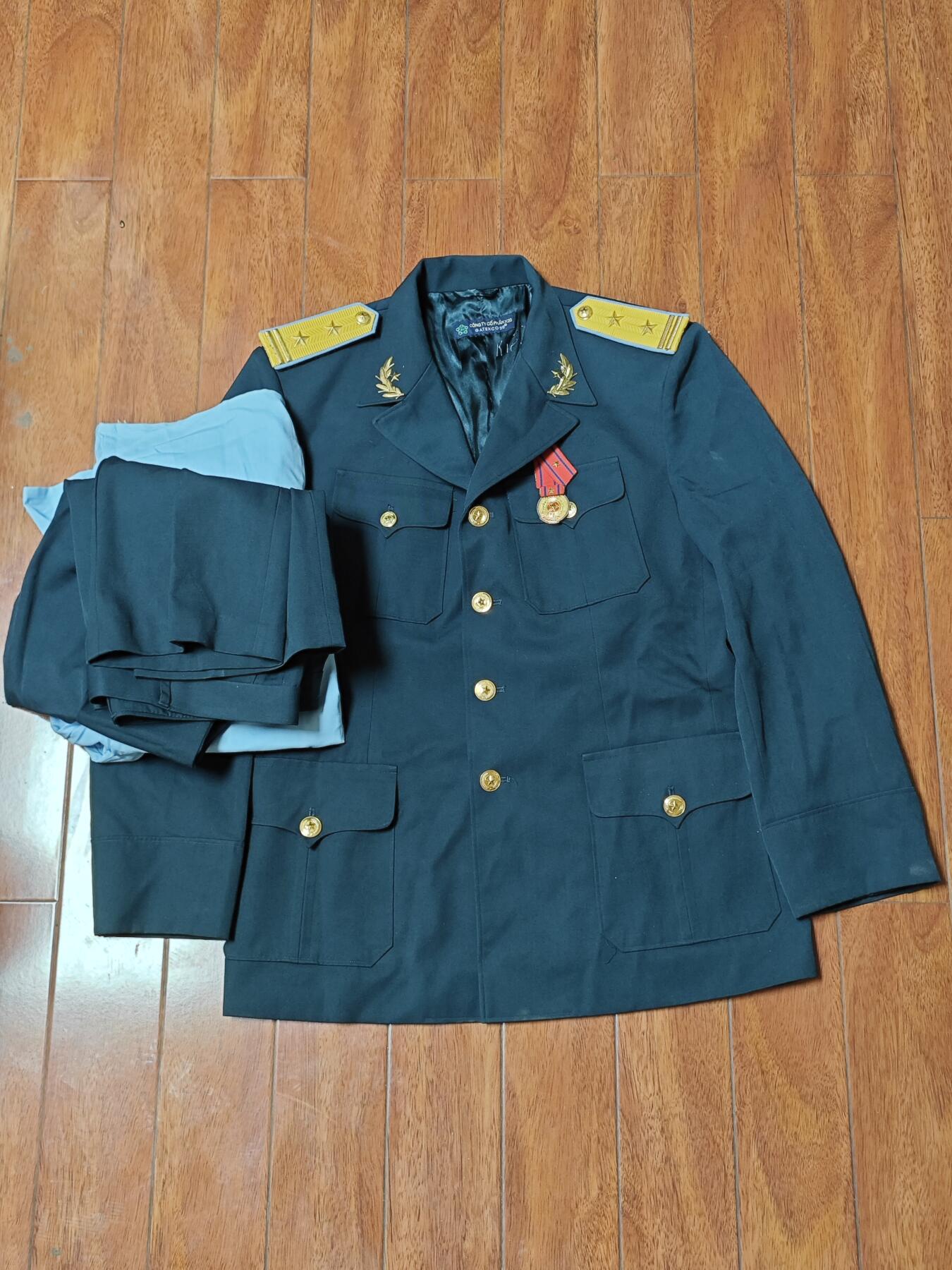 RimeNova韵星2025军品类夏季拍卖会-- RimeNova 2025 Summer Militaria Sale 越南社会主义共和国k17中校空军制服全套+三级劳动勋章