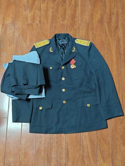 RimeNova韵星2025军品类夏季拍卖会-- RimeNova 2025 Summer Militaria Sale - 越南社会主义共和国k17中校空军制服全套+三级劳动勋章