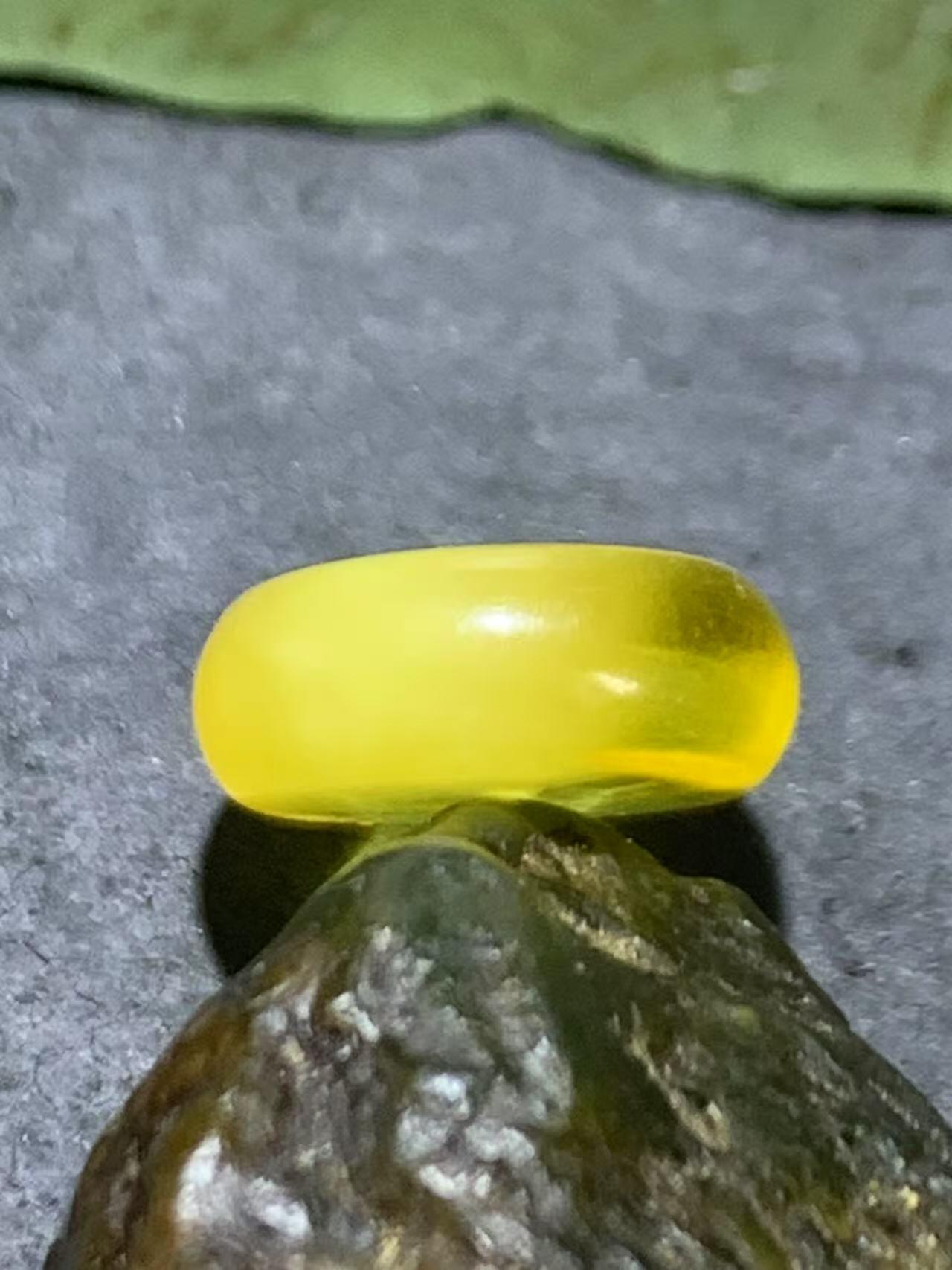 精美天然乌克兰蜜蜡小平安扣一个，