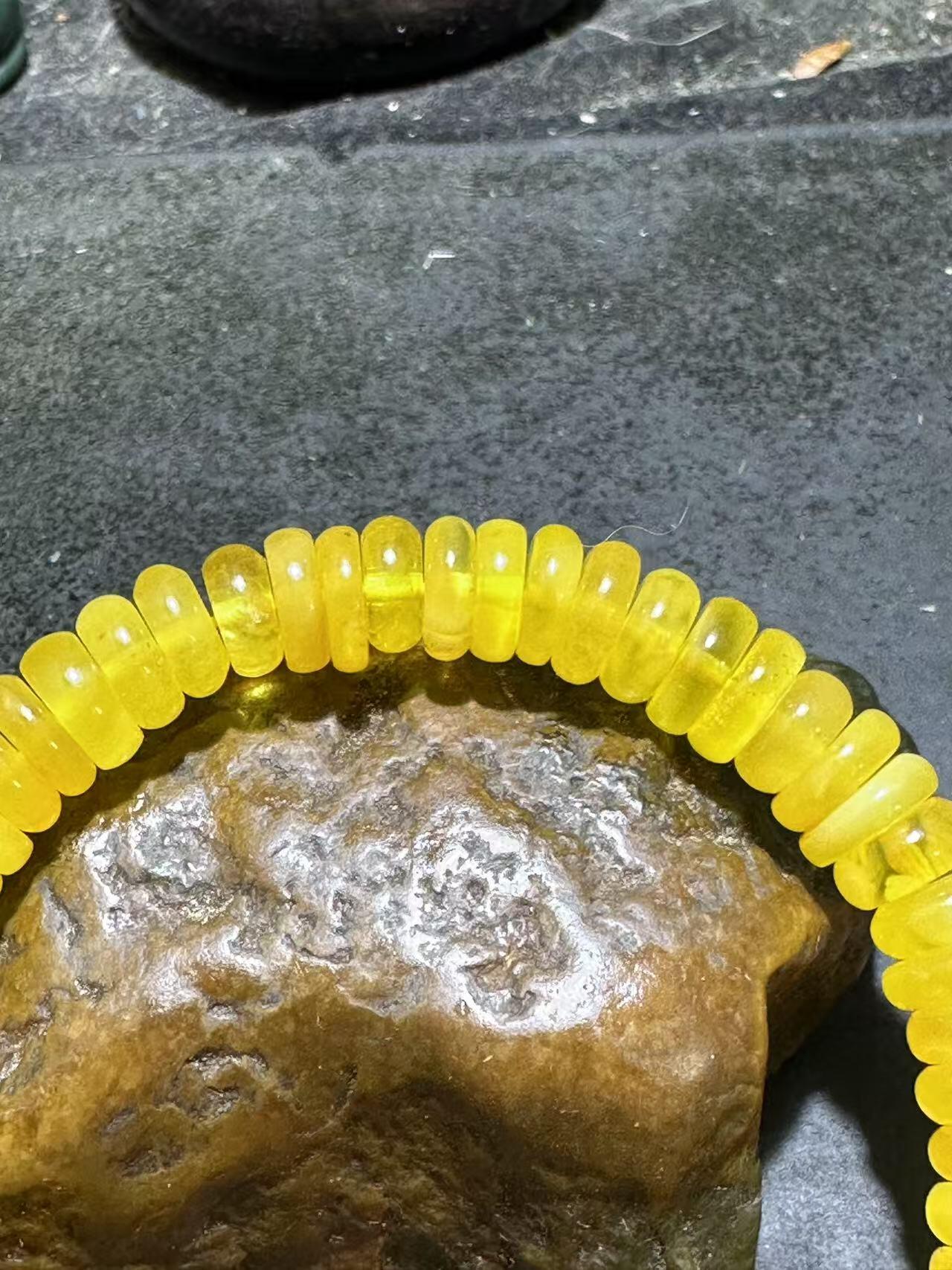 精美天然乌料蜜蜡隔片手串1条！，