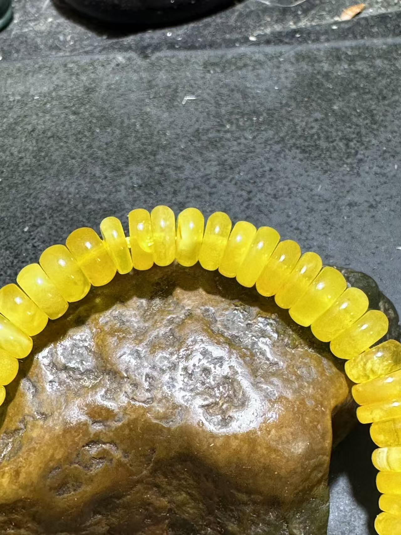 精美天然乌料蜜蜡隔片手串1条！，