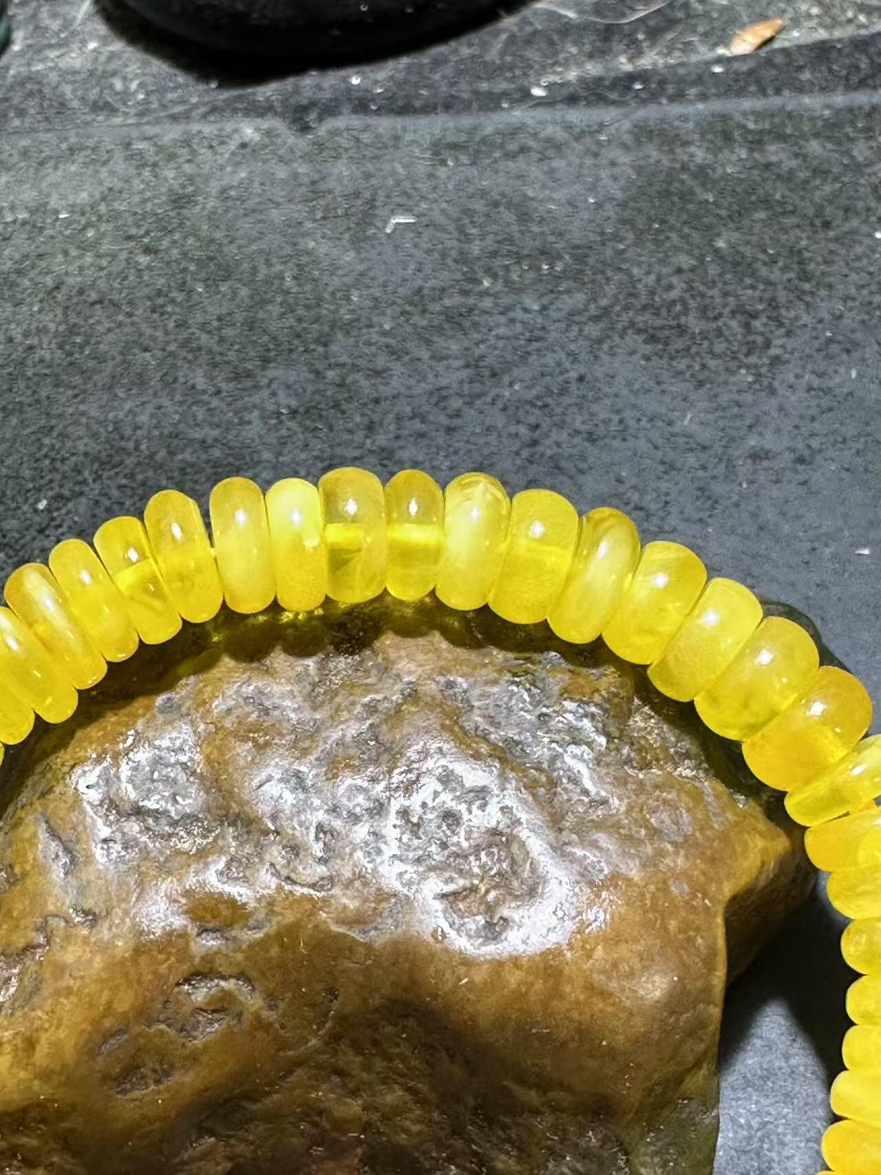 精美天然乌料蜜蜡隔片手串1条！，