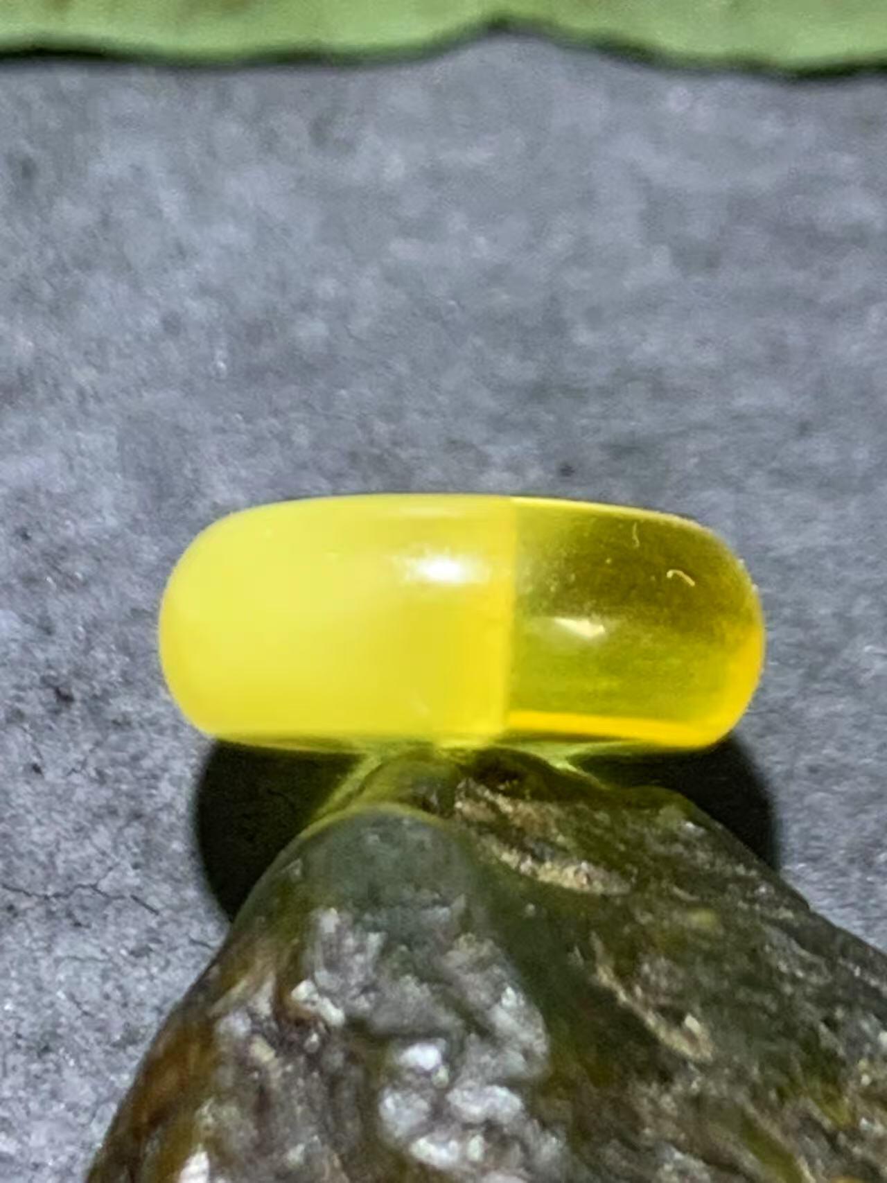 精美天然乌克兰蜜蜡小平安扣一个，
