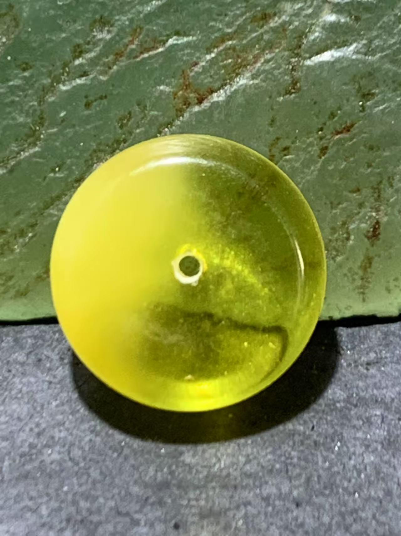精美天然乌克兰蜜蜡小平安扣一个，