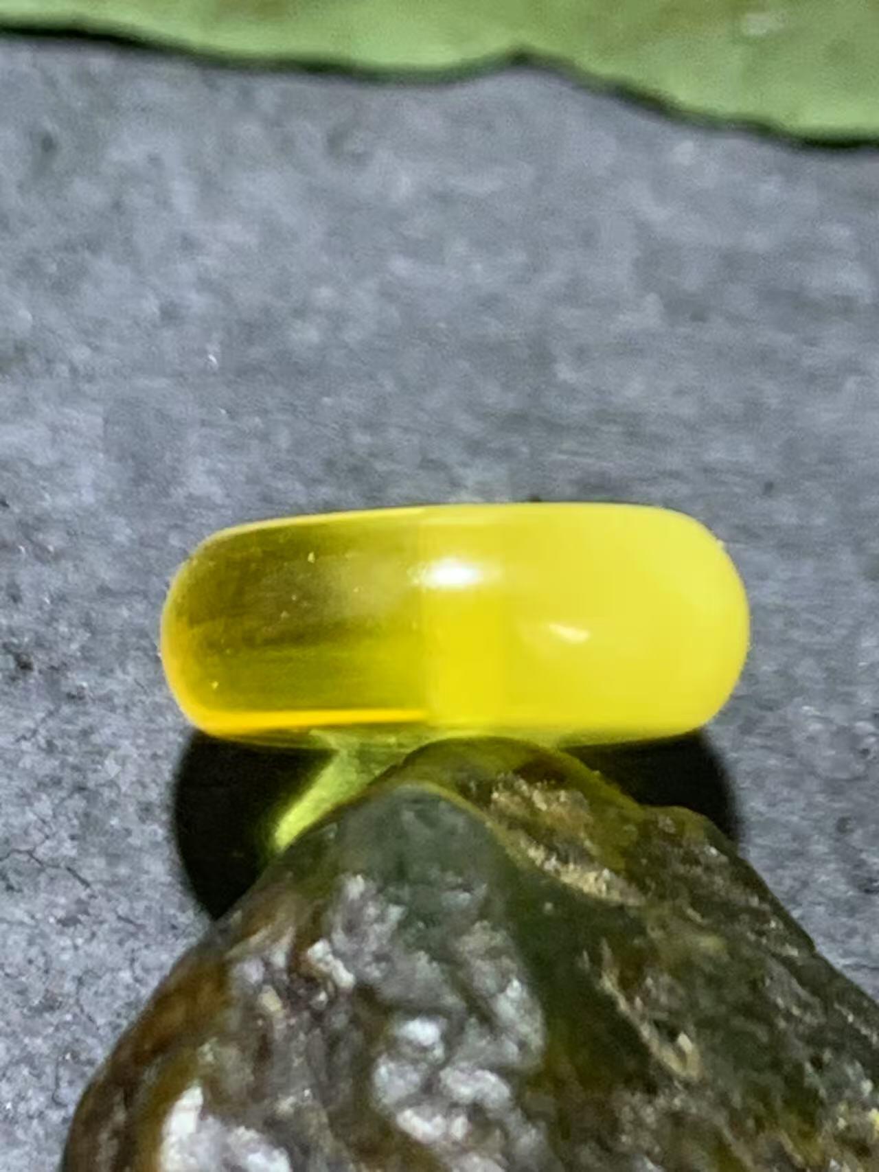 精美天然乌克兰蜜蜡小平安扣一个，