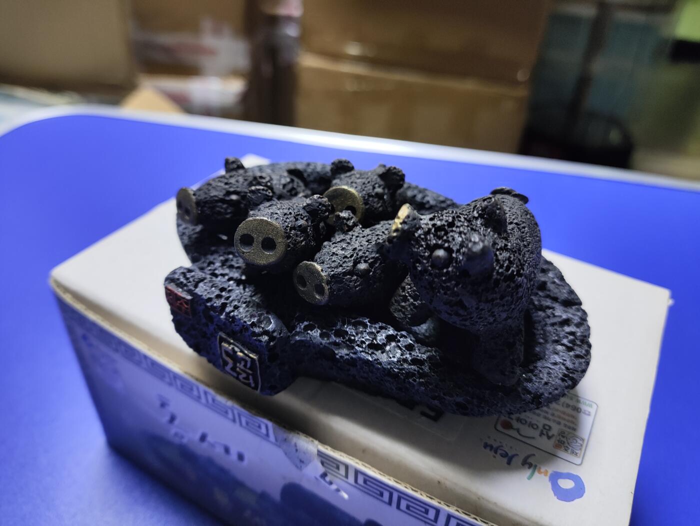 搬档清货：杂七杂八A 韩国济州岛旅游纪念品，火山石制作的小猪仔摆件