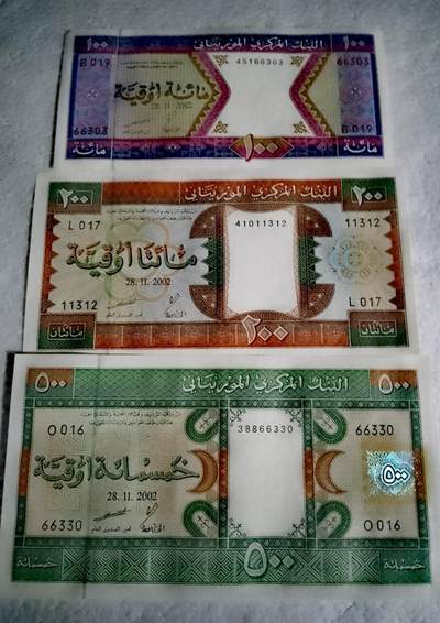 $宁静致远$ 2025年7月亚洲纸币拍卖 全新毛里塔尼亚2002年100、200、500乌吉亚靓品纸币3枚一组