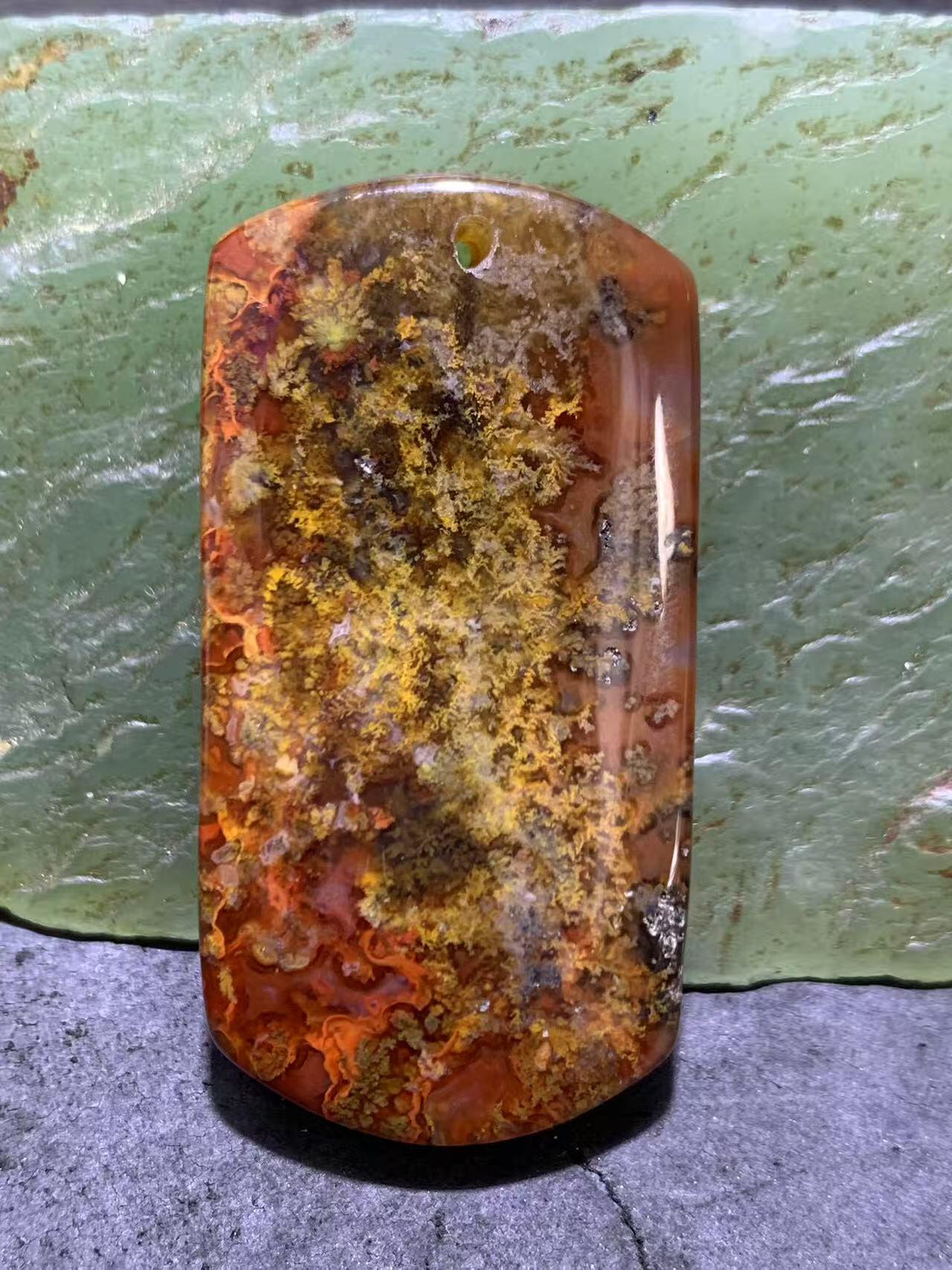 精美冻料草花纹战国红玛瑙牌子一个，