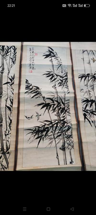 泉城著名书法家王世堂手绘墨竹飞鸟四条屏，画工精美，品相完整如图，保真保老保手绘，单张尺寸1.61/0.38米。 泉城著名书法家王世堂手绘墨竹飞鸟四条屏，画工精美，品相完整如图，保真保老保手绘，单张尺寸1.61/0.38米。