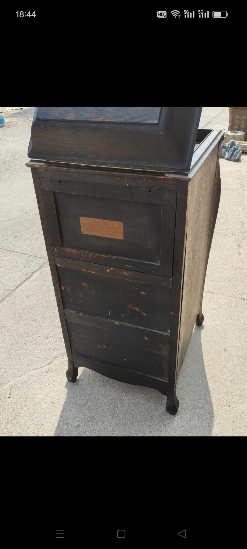 民国时期美国胜利牌落地式手摇留声机，高1.06米，宽50厘米，厚57厘米，保存完好，品相一流，音质超好，正常使用