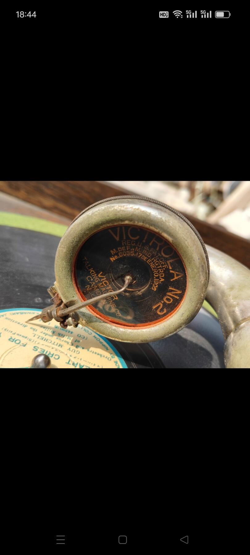 民国时期美国胜利牌落地式手摇留声机，高1.06米，宽50厘米，厚57厘米，保存完好，品相一流，音质超好，正常使用