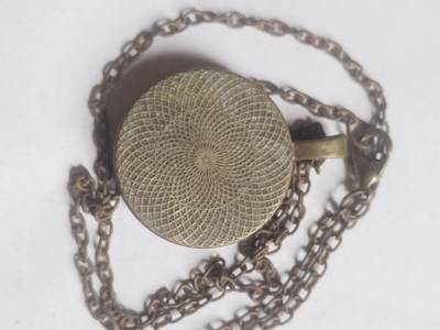 乱七八糟的 彩宝水晶挂件。