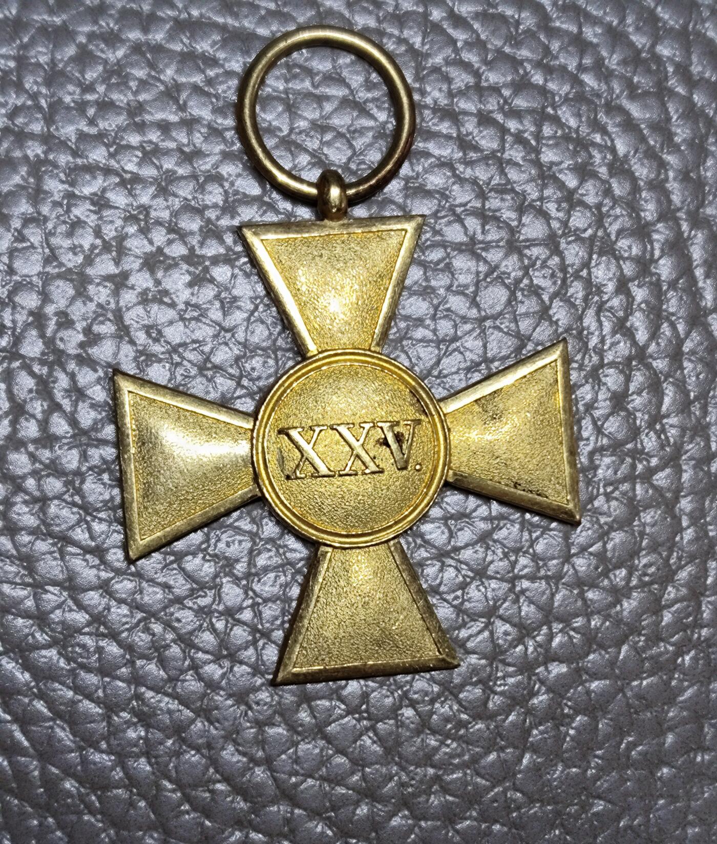 安丰章牌第一期 普鲁士帝德军官25年服役奖章，品相没有问题，没有绶带，蓝色服役绶带挺好配的。
