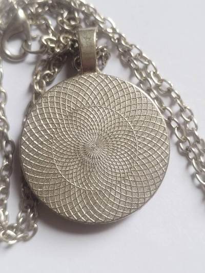 乱七八糟的 彩宝水晶挂件。