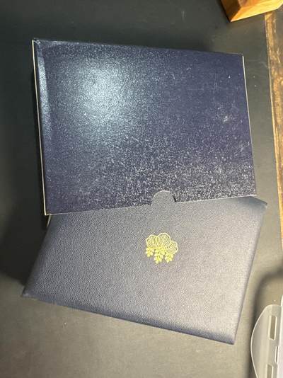 ❤️【币观天下】❤️ 第318期钱币拍卖- 2025.7.25周五晚上6点半场-长期征集拍品 - 日本1993年官方PS精制流通套币黑色本册
