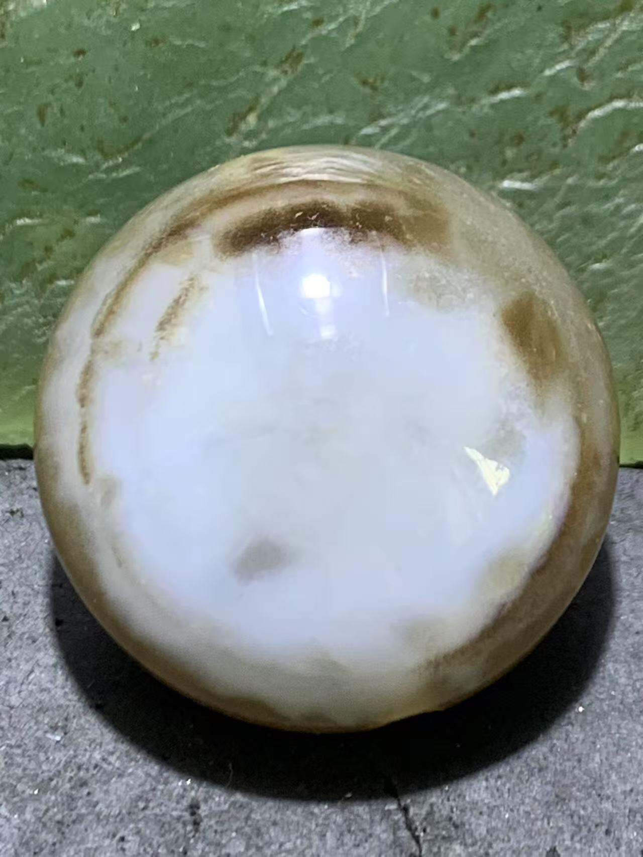 精品亚光药师玛瑙手工雕刻天鹅板珠（背云）一颗。