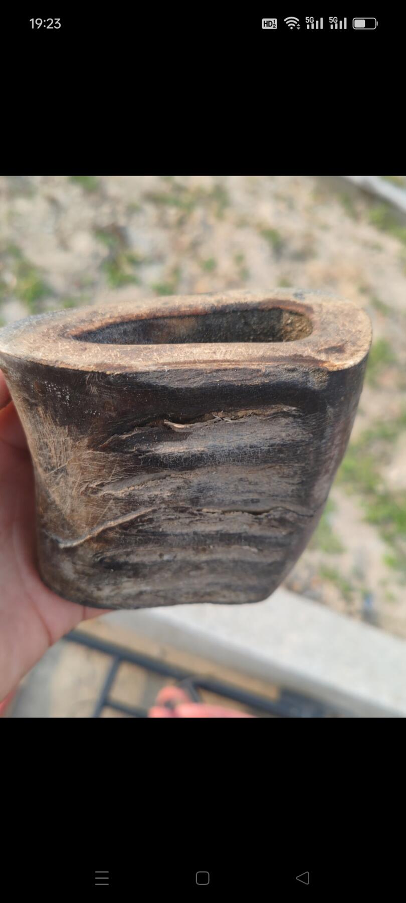 老牛角笔筒一个，品相如图