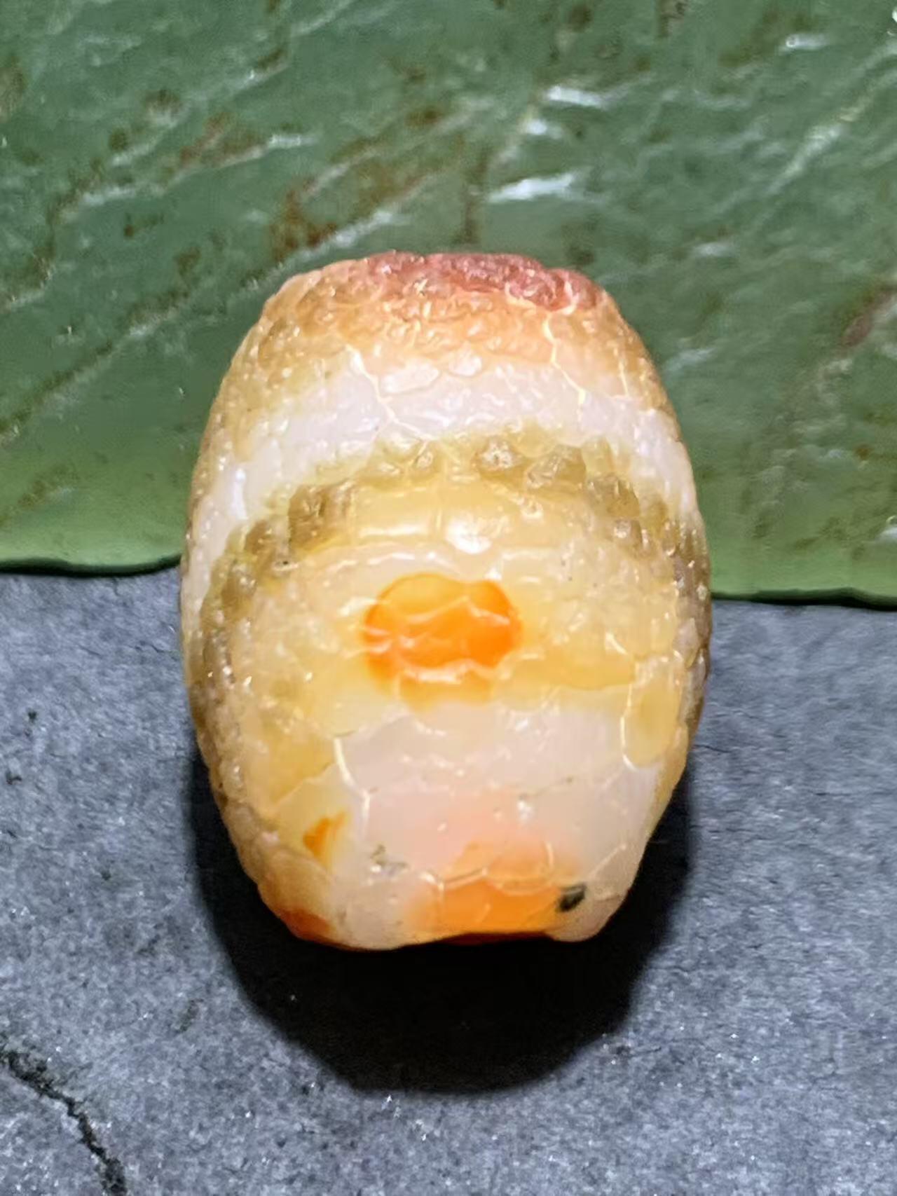 高玉化龙鳞风化纹缠丝玛瑙随形桶珠一颗