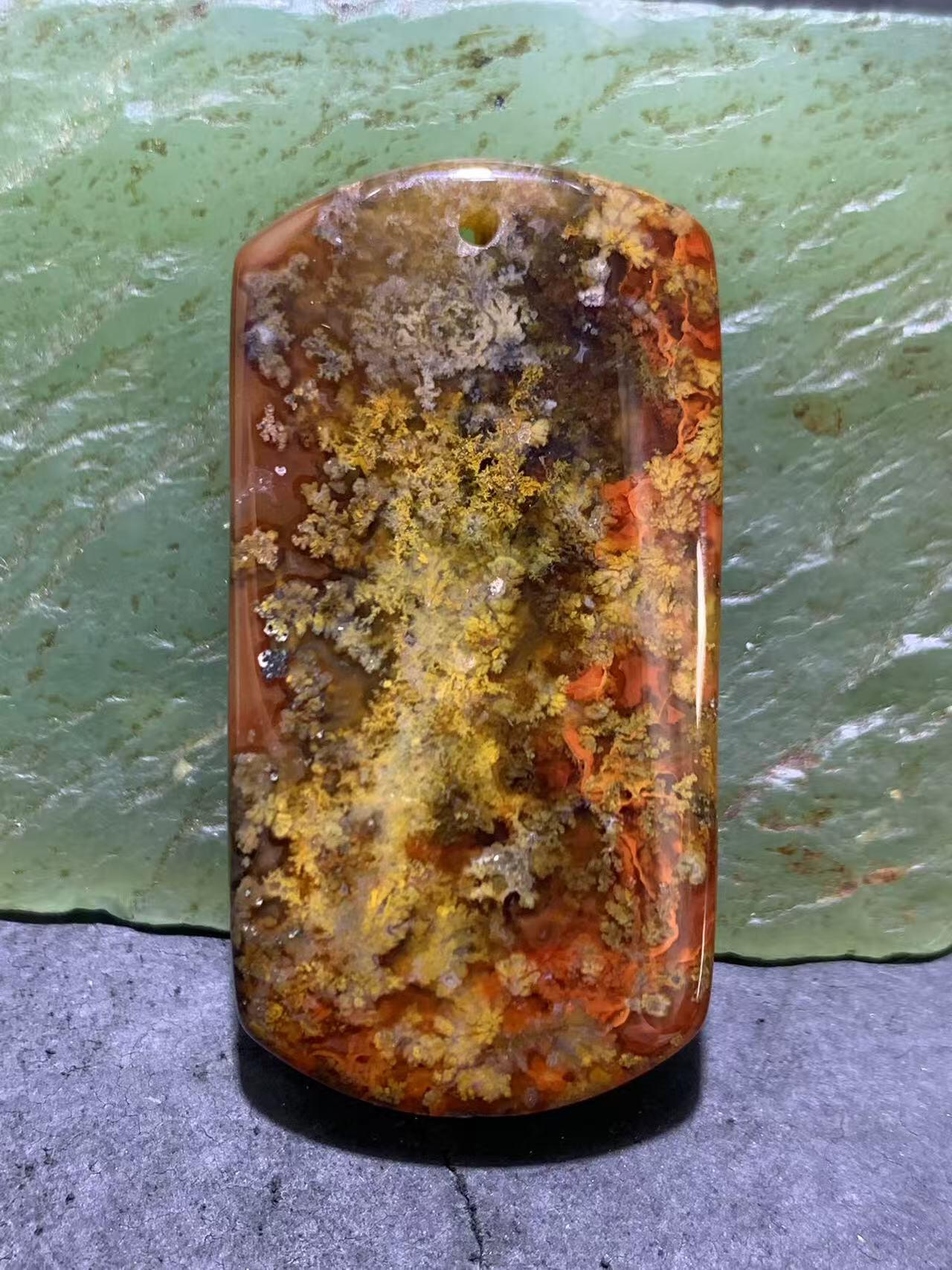 精美冻料草花纹战国红玛瑙牌子一个，