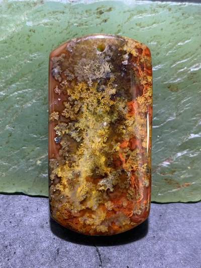 精美冻料草花纹战国红玛瑙牌子一个， - 精美冻料草花纹战国红玛瑙牌子一个，