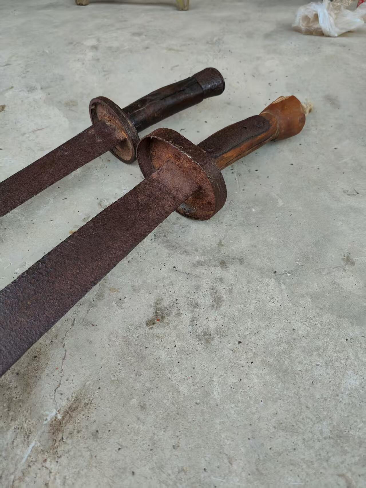 清代，铁档老刀，两个，