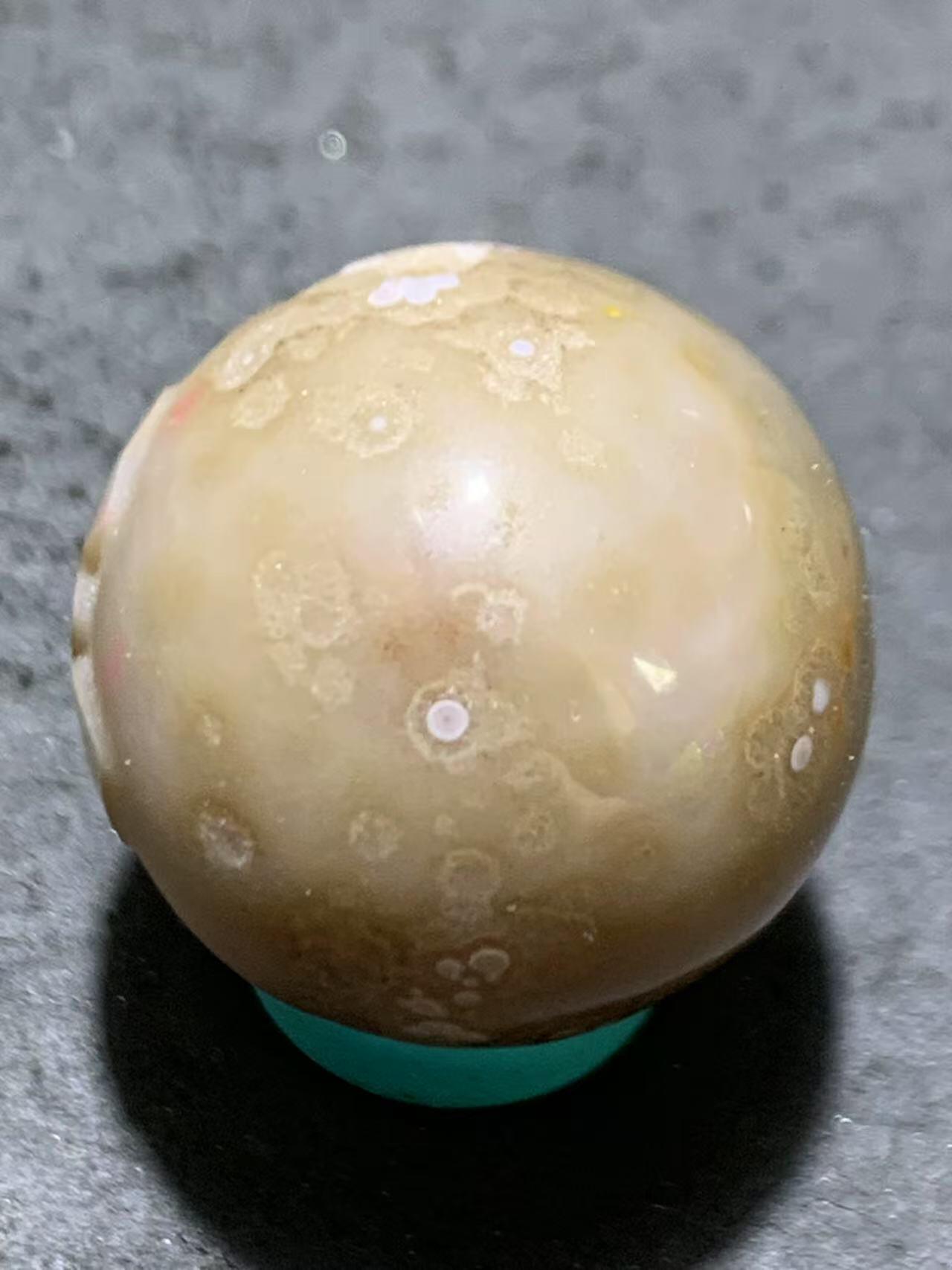 精美冻料风化纹天眼气泡纹理战国红玛瑙手工雕刻佛字随形珠一颗！