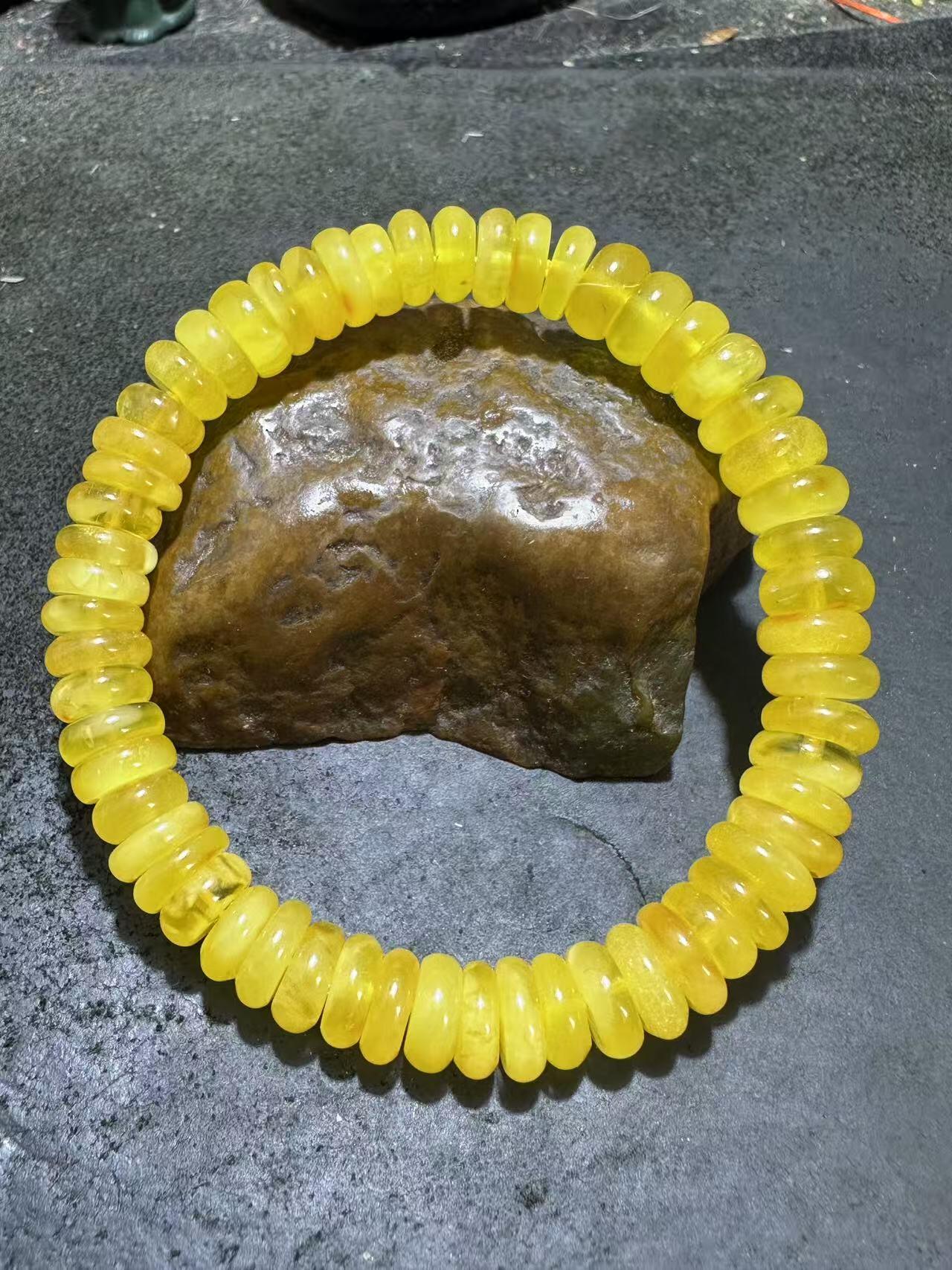 精美天然乌料蜜蜡隔片手串1条！，