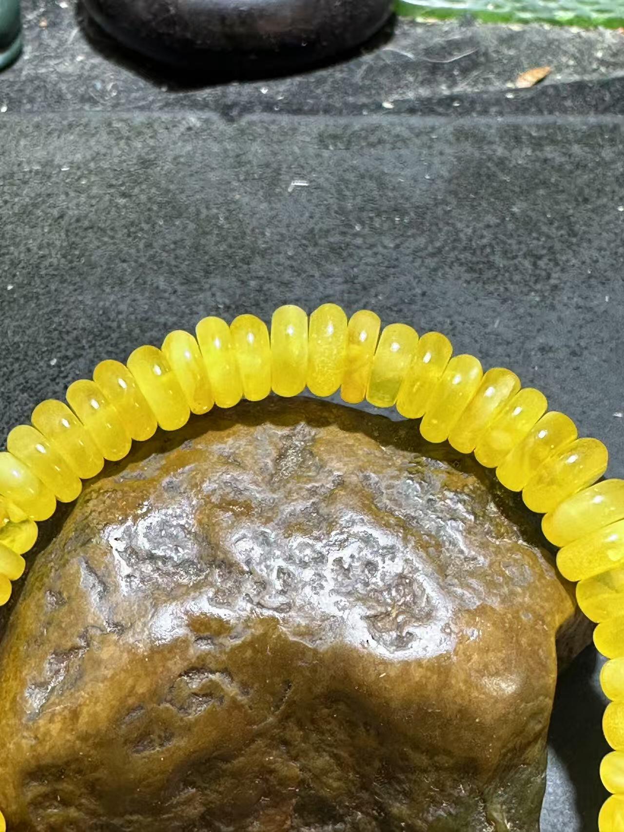 精美天然乌料蜜蜡隔片手串1条！，