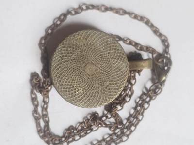 乱七八糟的 彩宝水晶挂件。