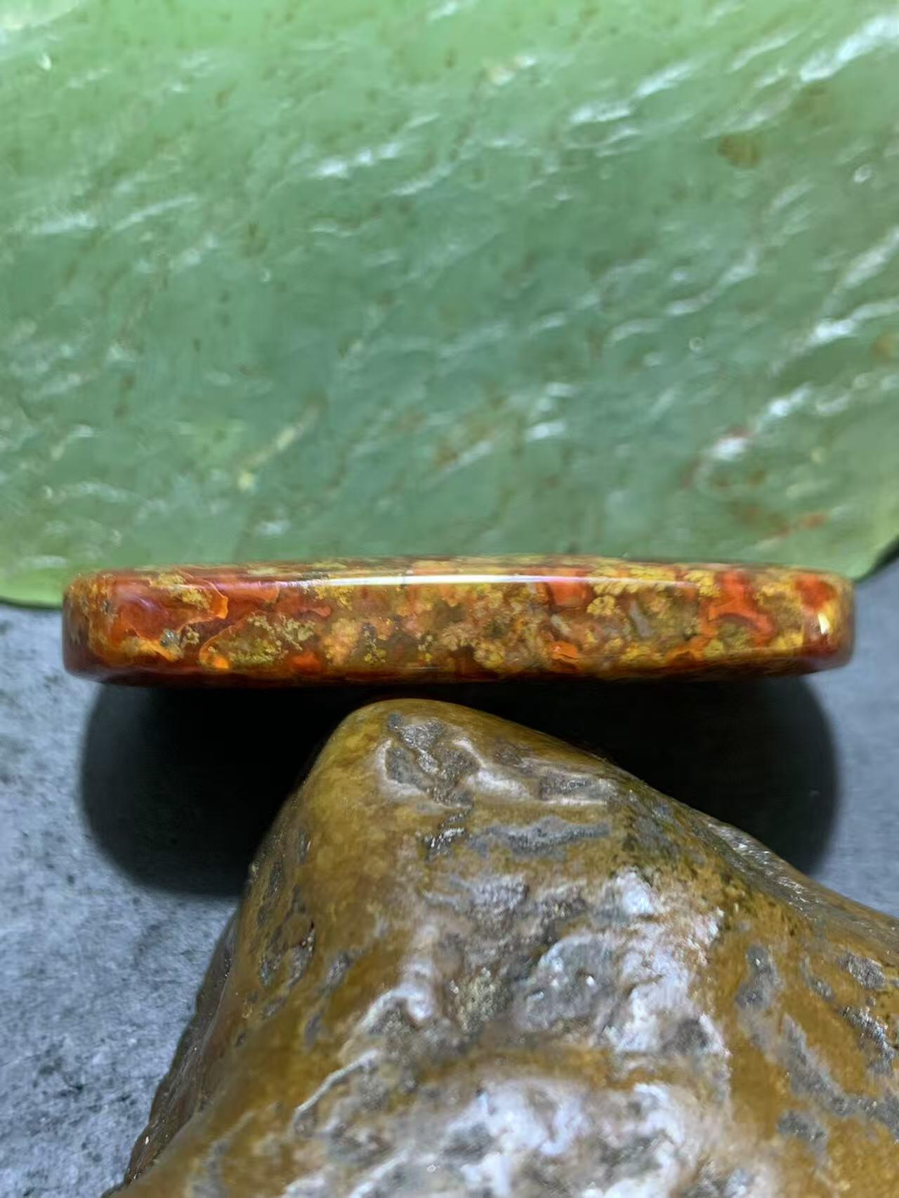 精美冻料草花纹战国红玛瑙牌子一个，