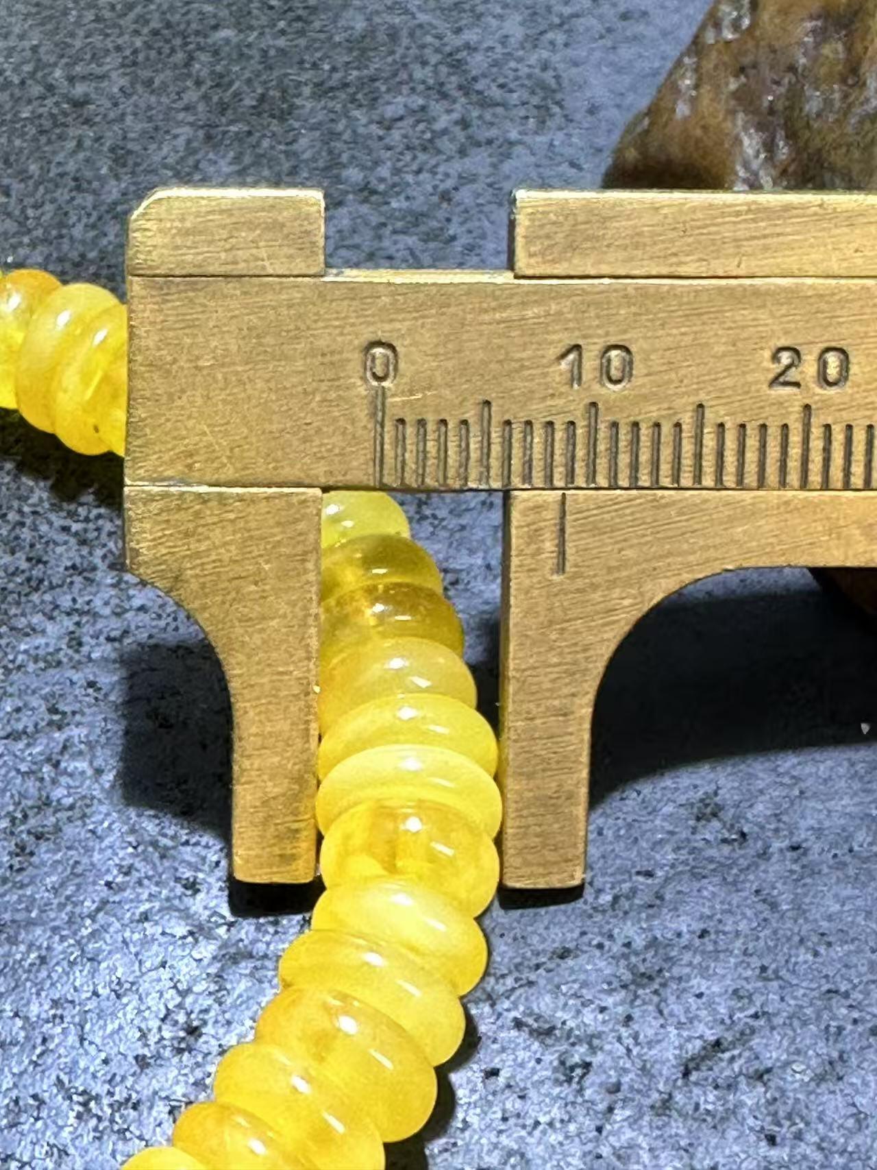 精美天然乌料蜜蜡隔片手串1条！，