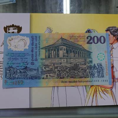 世界钱币～微拍第192期暨2025年第31期  少量新品+库存一起 1998年斯里兰卡200卢比 塑料纪念钞N1冠橙字 全新绝品无47尾号250 原装册