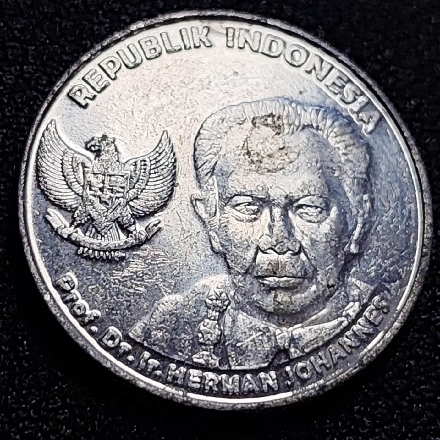 泉币菌-第65场-精品场 印度尼西亚100卢比铝币 鹰徽 人物23mm