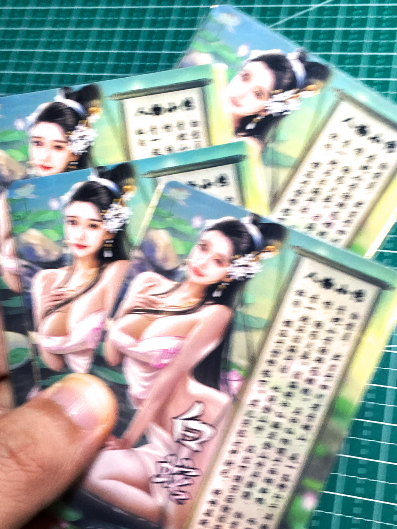 显眼宝24期 个人精选 青鸾殿     青白蛇系列   白素贞3渐变加1艺术卡  4张   彩闪烫金工艺   大卡尺寸63*88