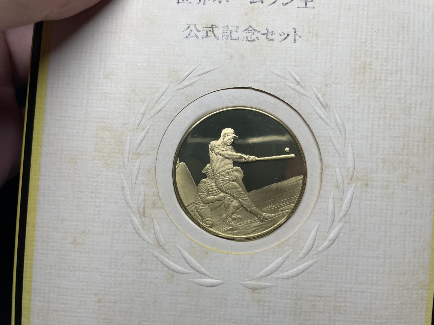 2025年集古藏今外币拍卖第七期-第4场—（总第254拍），可以寄存60天，满160元包邮。 1977年王贞治纪念银章，直径32毫米，亲笔签名