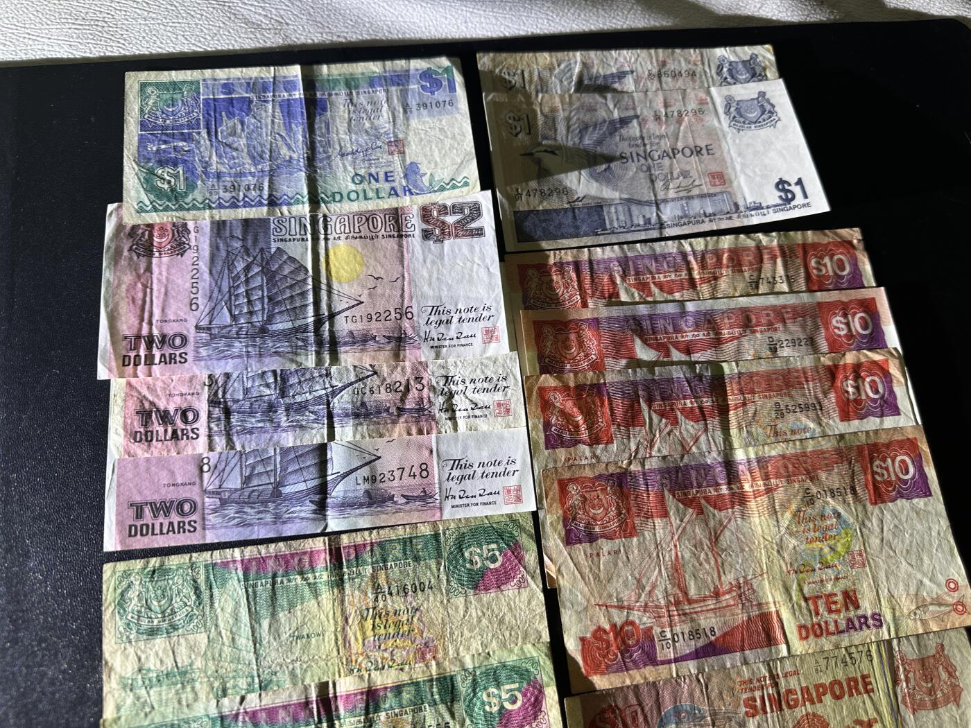 《外钞收藏家》第五百五十期（本期精选优质评级和丰富的裸币套币）（长期征集拍品、欢迎藏友们联系送拍合作）
