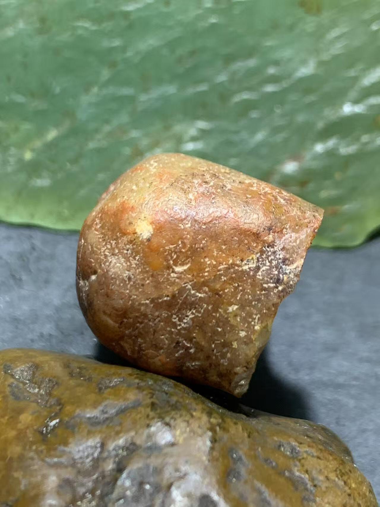 精美原皮荔枝冻飘红开窗料南红玛瑙原石一颗