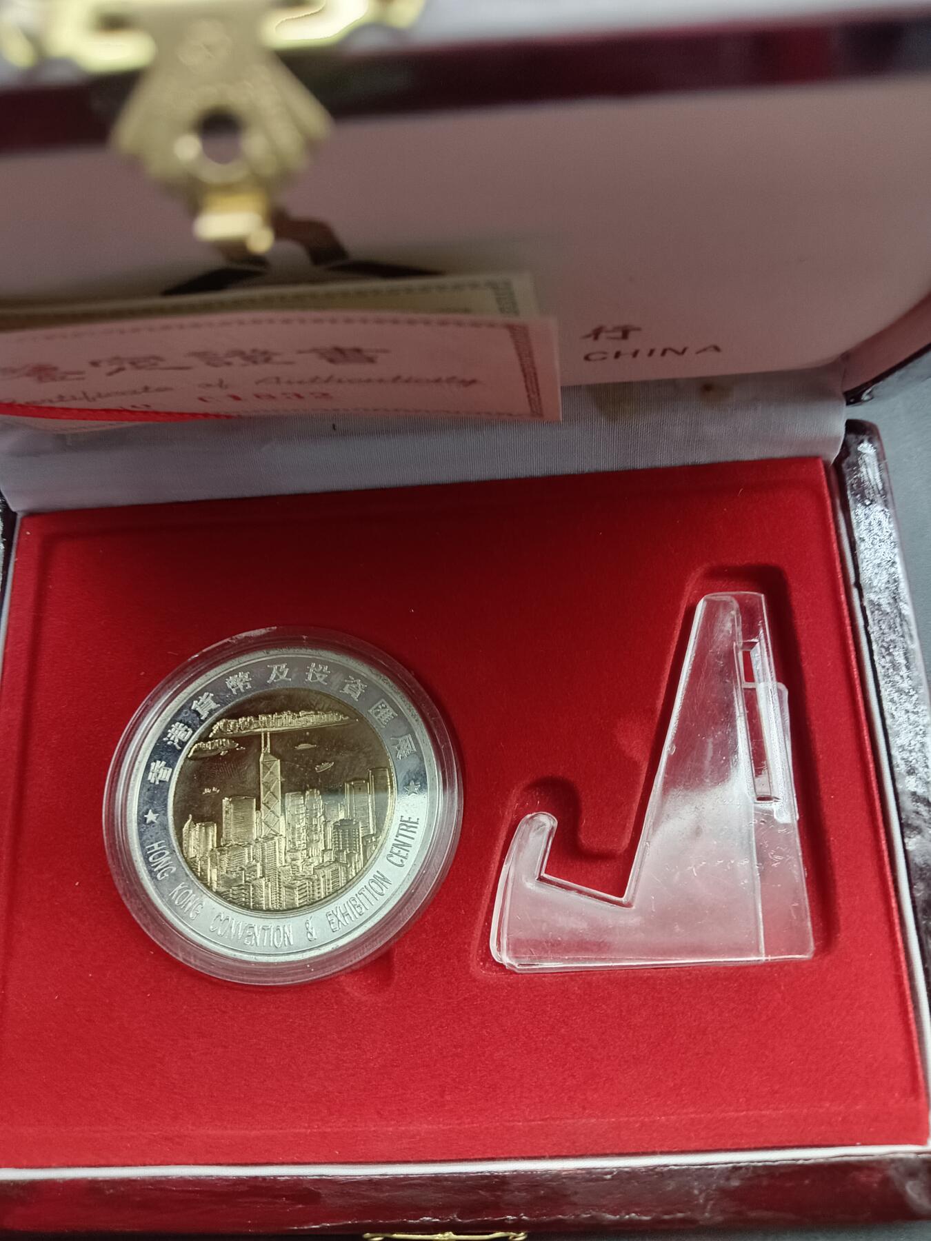 57期回流戒指饰品杂件纪念章丝路钱币专场 香港投资与发展纪念
