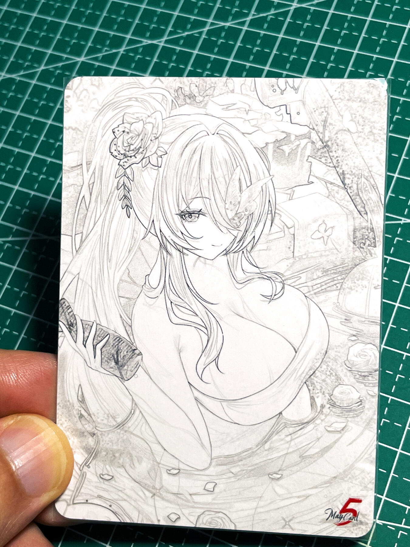 显眼宝24期 个人精选 五月卡牌   碧蓝美女线描系列    1张   粗闪精扣工艺   大卡尺寸63*88 2号