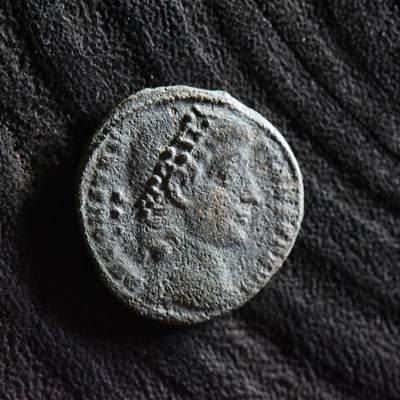 【良泉】【直播场】第三十五期，172组 银器、银饰、西方古代钱币专场，8月7日晚19.30点开拍！ - 公元337-340年【古罗马】君士坦丁二世“士兵军旗”铜币，1.25克