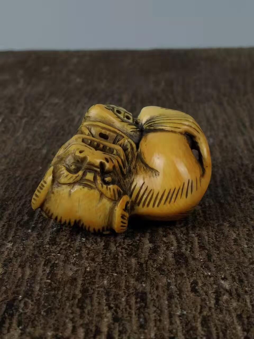 旧藏  【狮子滚绣球】牙，雕刻精美、栩栩如生，材质纹理清晰，