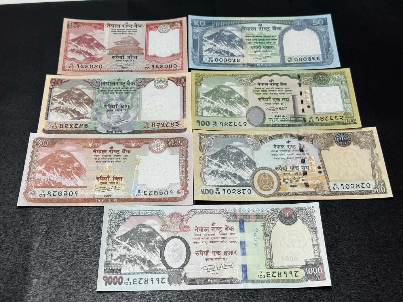 《外钞收藏家》第五百五十期（本期精选优质评级和丰富的裸币套币）（长期征集拍品、欢迎藏友们联系送拍合作）