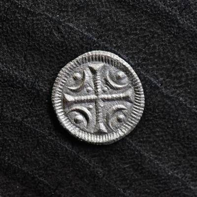 【良泉】【直播场】第三十五期，172组 银器、银饰、西方古代钱币专场，8月7日晚19.30点开拍！ - 【极美品】公元1131-1141年【中世纪】匈牙利，阿尔帕德王朝国王——贝拉二世 第纳尔【微型】银币，0.25克